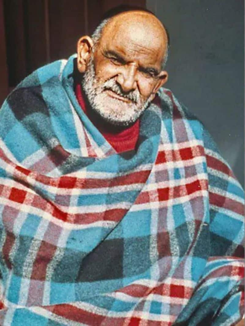 Try these Neem Karoli Baba tips to have a wealthy and happy life RTM