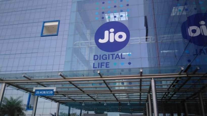 QR कोड की मदद से चुटकियों में होगा UPI पेमेंट ट्रांजेक्शन एक्टिविटीज को और आसान कर देगा Jio का ये box