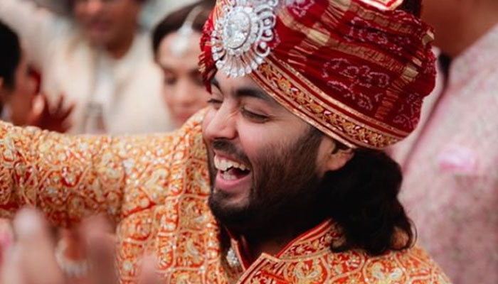 Anant Ambani's dazzling kalgi is worth Rs 160 crore? Unbelievable! Anant Ambani Radhika Merchant Wedding RMA