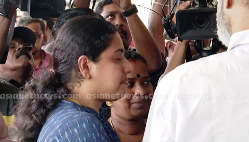 Kerala: Thiruvananthapuram Mayor Arya Rajendran breaks down over death of sanitation worker Joy anr