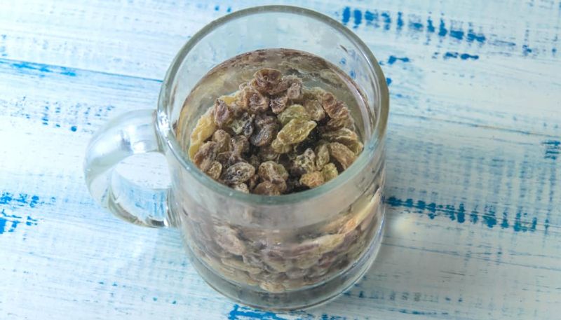 health benefits of drinking raisin water