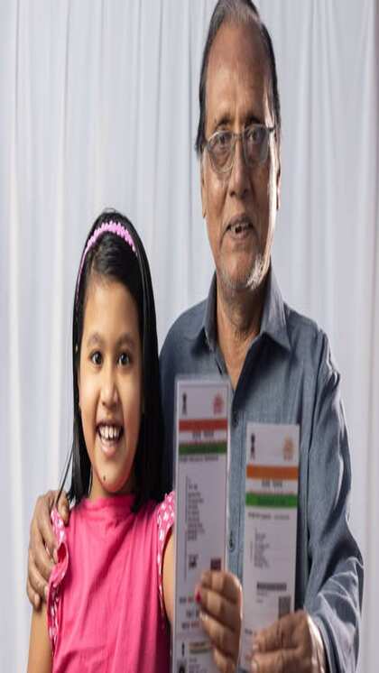 <p>डाक विभाग ने 5 साल तक के बच्चों के आधार कार्ड बनाने के लिए नए नियम लागू किए हैं। अब पैरेंट्स घर बैठे अपने बच्चे का आधार कार्ड मुफ्त में बनवा सकते हैं। जानें पूरी प्रक्रिया और लाभ।</p>
