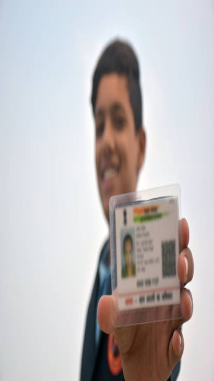 <p>पैरेंट्स की सूचना के बाद डाक विभाग की टीम उनके घर जाएगी और उनके बच्चे का फ्री में आधार कार्ड संबंधी पूरा प्रॉसेस कर देगी, जिससे आसानी से आधार कार्ड बन जाएगा। </p>

<p> </p>
