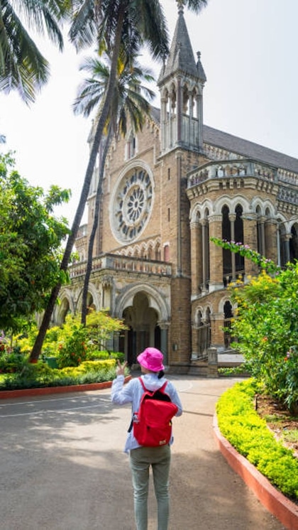 <p>इच्छुक छात्र ऑफिसियल वेबसाइट पर 24 जुलाई  तक अपने एप्लीकेशन ऑनलाइन जमा कर सकते हैं। इंट्रेंस एग्जाम रविवार 11 अगस्त  को ऑनलाइन मोड में आयोजित किया जाएगा।</p>
