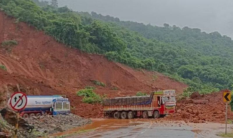 Tragedy on Mangalore Goa National Highway Gas tanker floated in river gvd