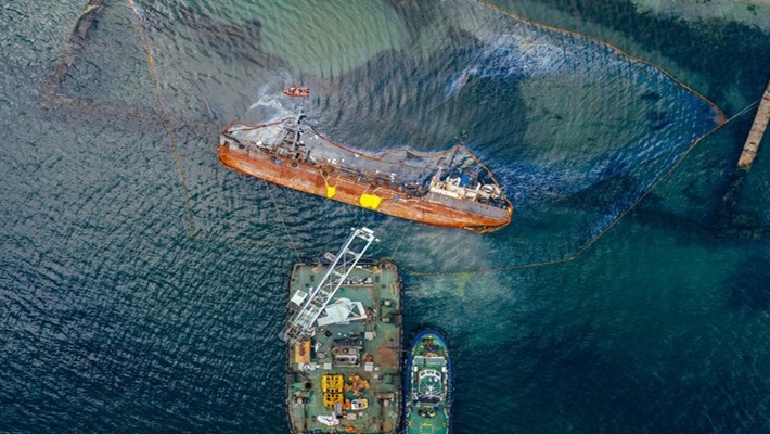 oman-oil-tanker-overturned-in-sea 16 crew including 13 Indians are missing mrq