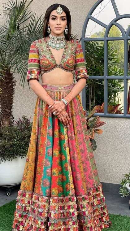 वी नेक ब्लाउज
