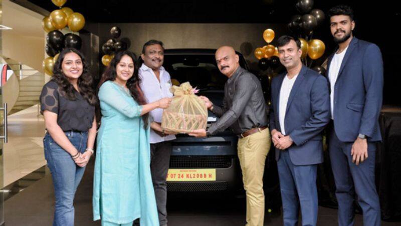 Star couple Ranjith and Chippi, who are filming Laleton's upcoming movie, purchased a brand-new, opulent SUV for their journey-rag