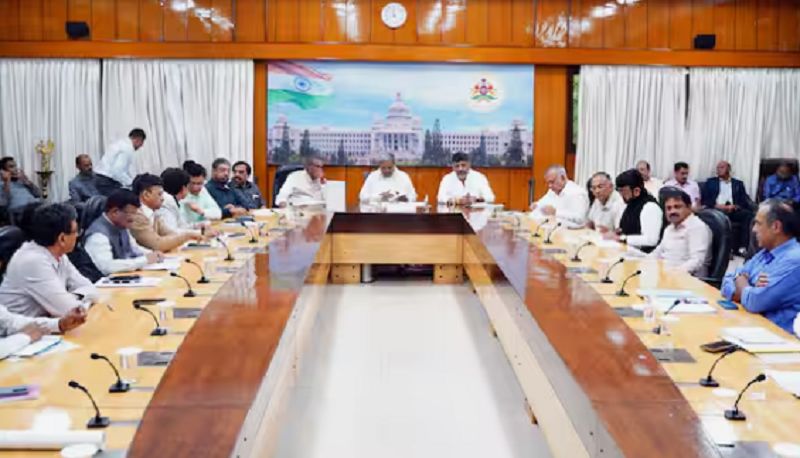 CM Siddaramaiah meeting on Bengaluru development issues including skydeck construction and tunnel road gvd