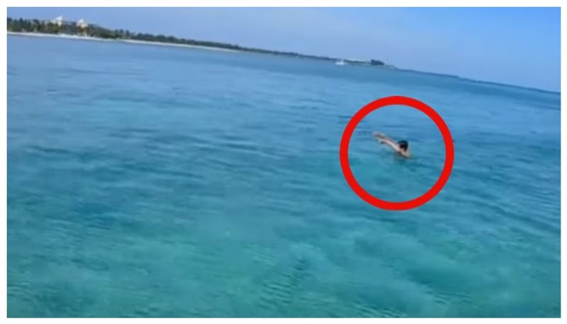 Young man jumps into the sea after refusing to share phone password with girlfriend Marine police's video went viral 