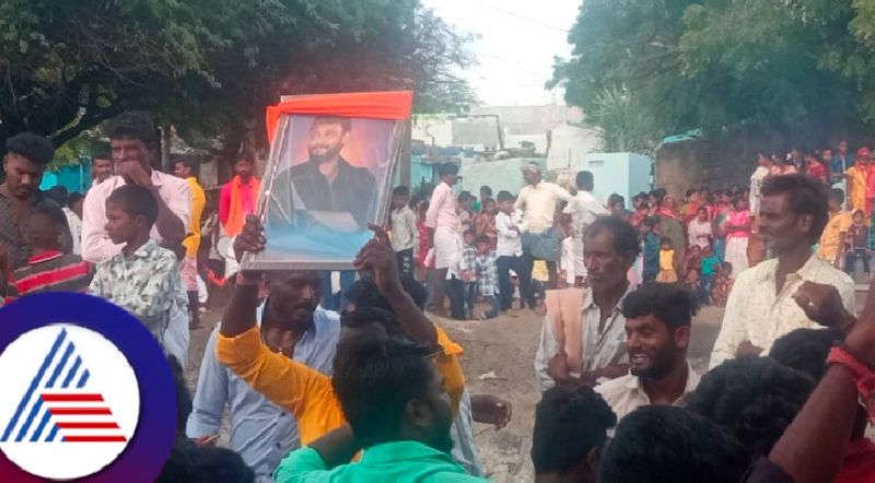 fans dancing with hold actor darshan photo in muharram last day at kanakagiri rav