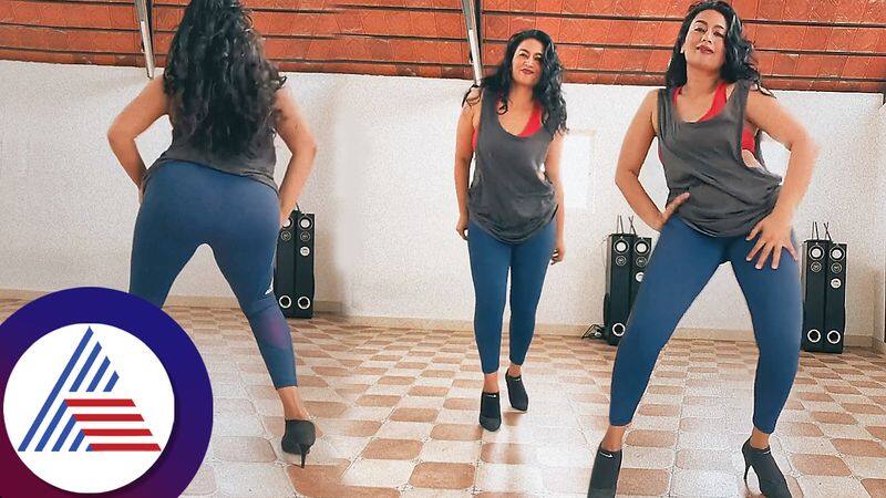 Shwetha Shrivatsavas sexy moves with high heels reels goes viral pav