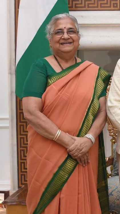 <p>सुधा मूर्ति को प्लेन साड़ियों में चौड़े बॉर्डर बहुत पसंद हैं। उनकी साड़ियों के कलेक्शन में आपको ऐसी साड़ियां आसानी से मिल जाएंगी। आप चाहे तो ऐसी साड़ियां भी चुन सकते हैं।</p>
