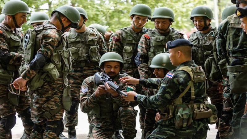 Indian Army deploys 500 Para Forces commandos To Hunt Pakistani Terrorists mrq