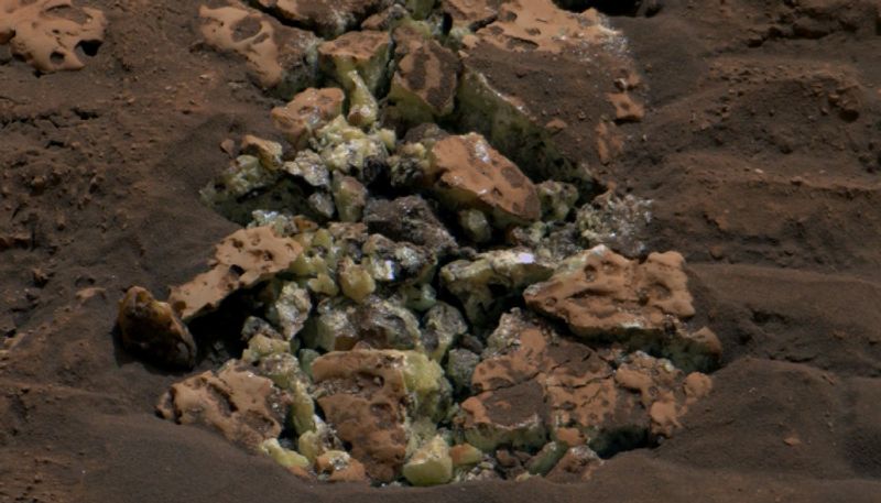 Mars Curiosity rover has found crystals of pure sulfur on the Mars 