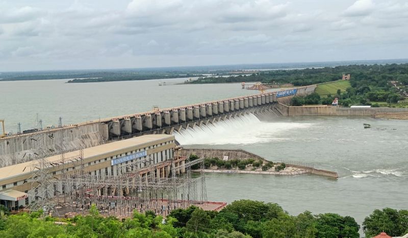 Huge inflow of allamatti dam Flood threat in Yadgir district gvd