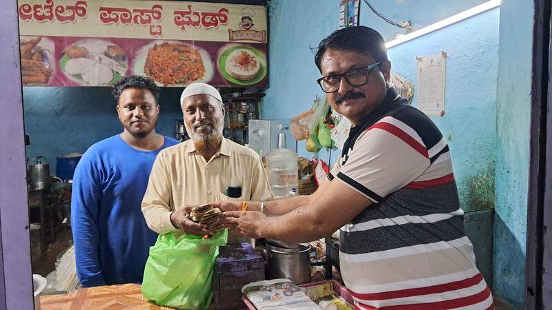 A hotel owner who parceled bundle of money to a customer instead of idli-vade incident happened in Kushtagi rav