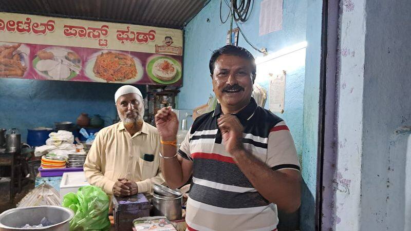 A hotel owner who parceled bundle of money to a customer instead of idli-vade incident happened in Kushtagi rav