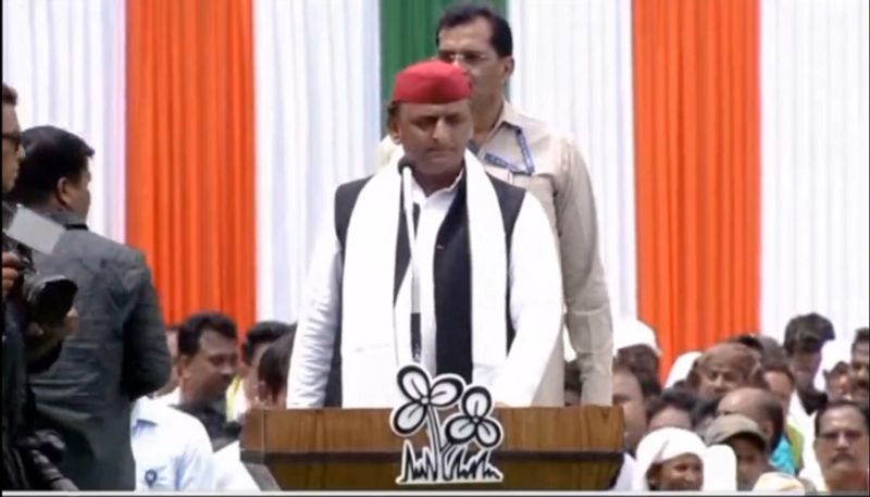 SP chief Akhilesh Yadav joins TMC's Martyrs' Day rally as Mamata Banerjee showcases post-poll strength (WATCH) AJR