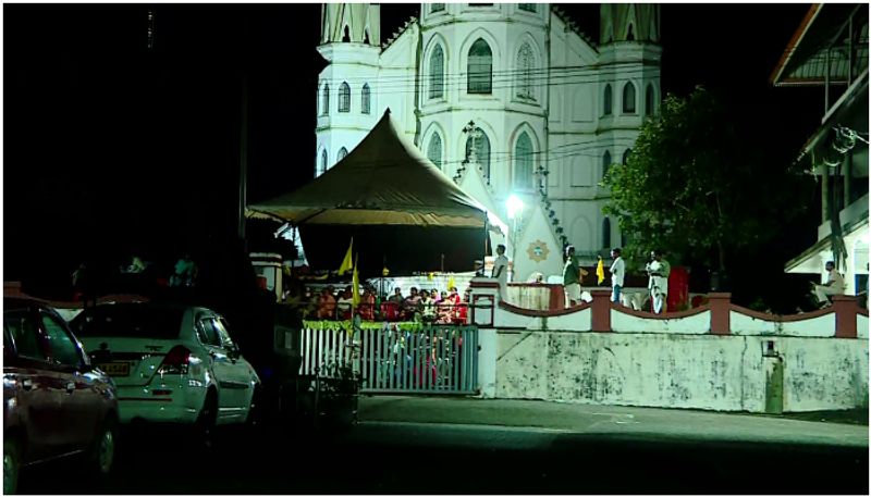  police team reached the St. Thomas Jacobite Syrian Cathedral Church in Mazhuvannur