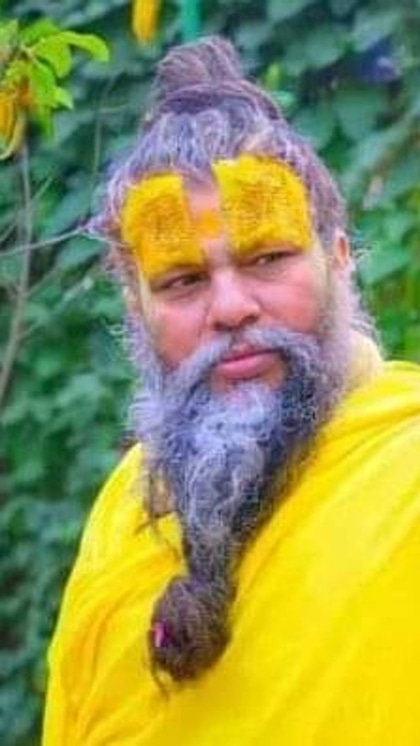 <p>वृंदावन के प्रसिद्ध संत प्रेमानंद जी महाराज का एक वीडियो सोशल मीडिया पर वायरल हो रहा है। जिसमें भक्त उनसे पूछ रहे हैं कि मृत लोगों का पिंड दान, तर्पण और श्राद्ध क्यों जरूरी है?</p>
