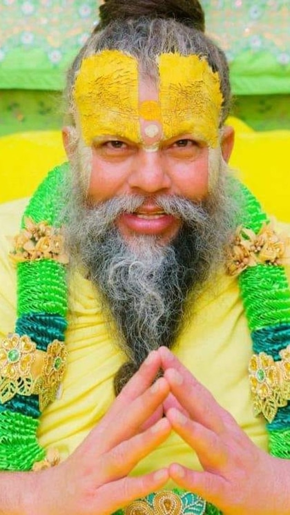 <p>उन्होंने कहा कि पूर्वज मृत्यु के बाद किसी भी योनि में हो। पिंड दान, तर्पण और दान उसे प्राप्त होता है।</p>
