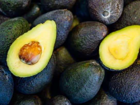 avocado face pack for healthy and glow skin 