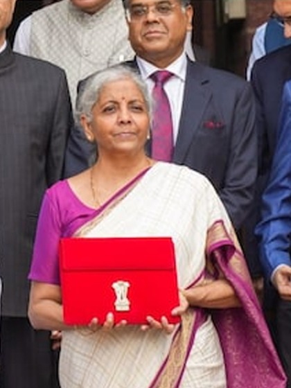 <p>वित्त मंत्री निर्मला सीतारमण ने यूनियन बजट (Union Budget 2024) पेश कर दिया है। जहां बिहार पर मोदी सरकार मेहरान दिखी और राज्यो को करोड़ों की सौगात दी गई है। </p>
