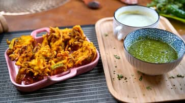 Monsoon Special Easy green chutney recipe to enjoy with pakoras iwh