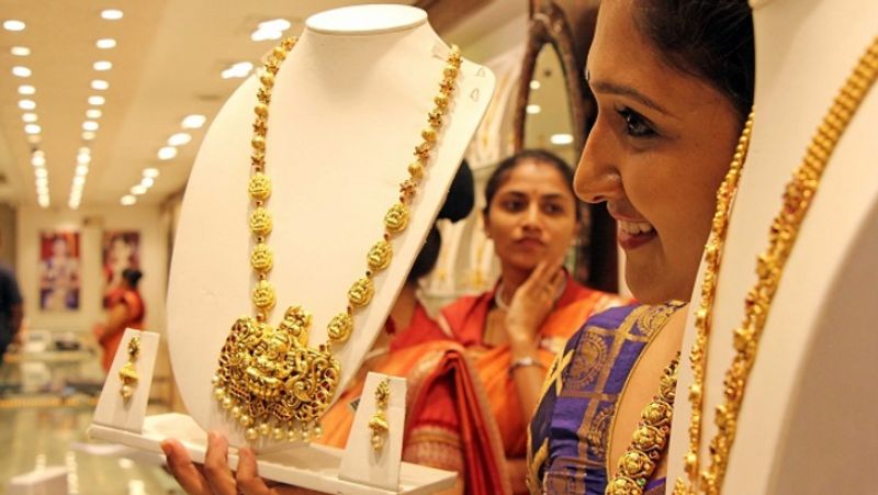 Gold became cheaper by 4000 after tax reduction selling at 69194 per 10 grams san