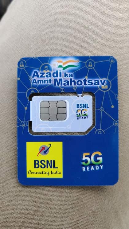 <p>Airtel, Jio, Vi की तरह सरकारी टेलीकॉम कंपनी BSNL भी कस्टमर्स के लिए कई ऐसे प्लान पेश करती है, जो OTT का बेनीफिट देते हैं। खास बात यह है कि BSNL के प्लान की कीमत काफी कम है।</p>
