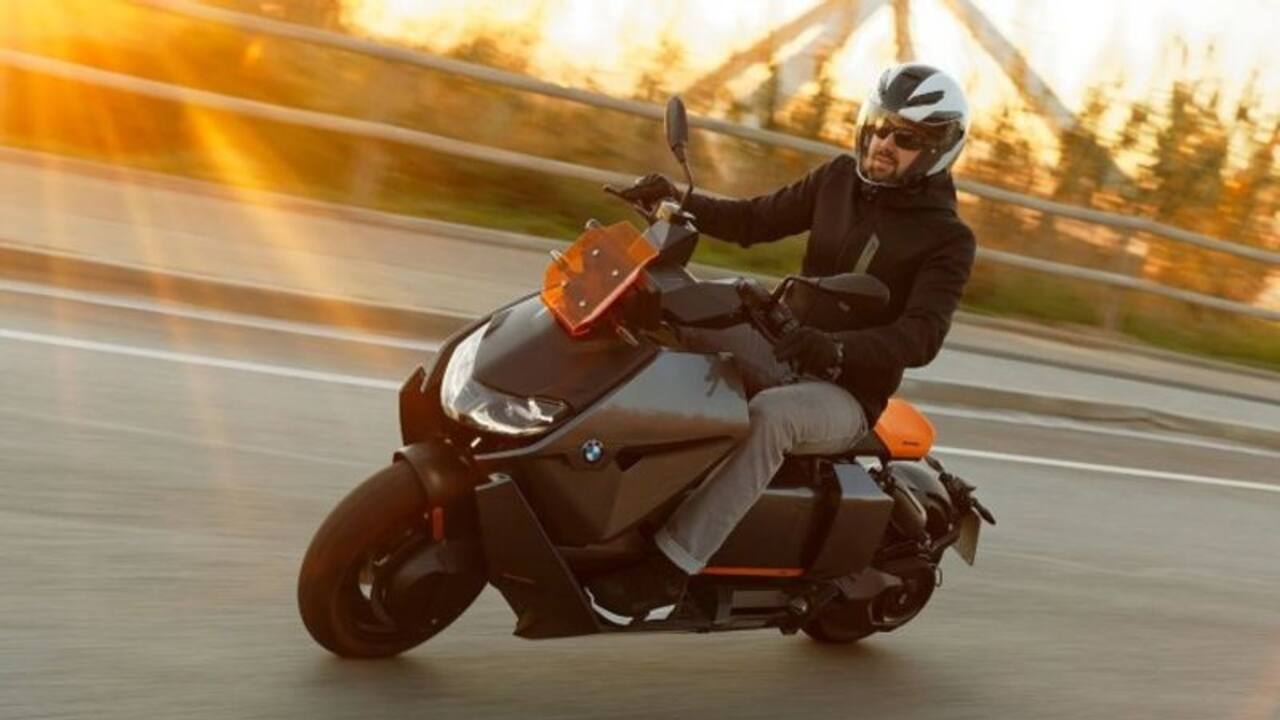 लेटेस्ट लांच: BMW ने भारत में लॉन्च किया CE 04 इलेक्ट्रिक स्कूटर, जानें कीमत और शानदार फीचर्स