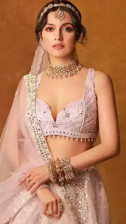 हरियाली तीज 2024 पर जेठानी को है जलाना तो पहने 8 Latest Blouse Design