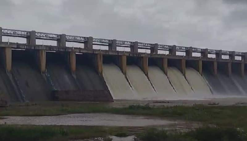 Tungabhadra Dam collapse Rumors fishermen are worried at kampli rav