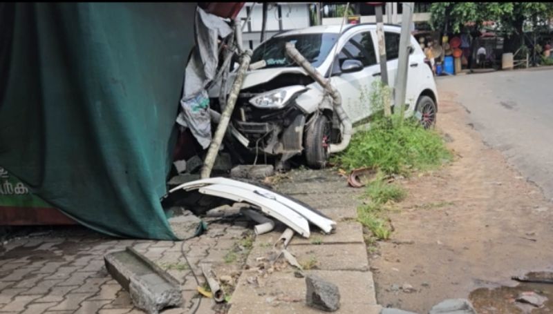 car lost control rammed into shop hotel and electric post damaged video from thrissur