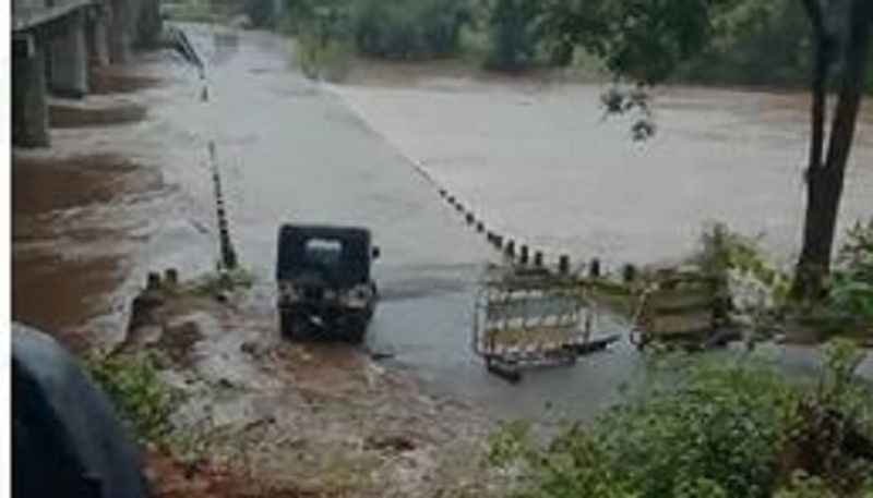 jeep great escape on hebbale bridge at kalasa in chikkamagaluru grg 