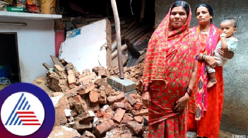 House wall collapses due to heavy rain: Six people escape from house at shivamogga rav