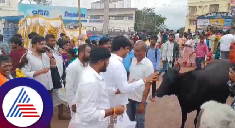 MLC Dr Suraj Revanna who had darshan of Sri chamundeshwari after his release from  jail rav