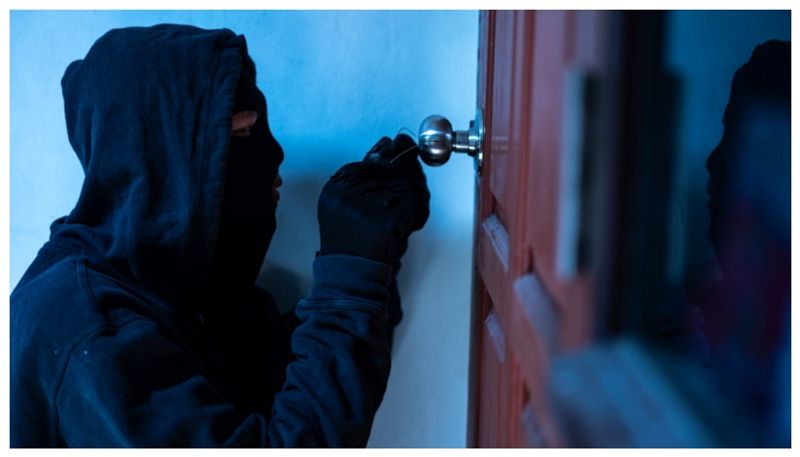 Night burglary after identifying a locked house Two arrested at Bengaluru gvd