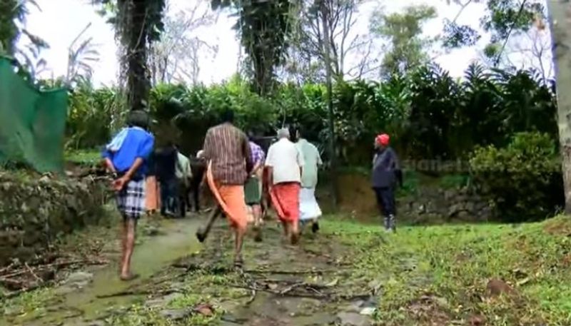 dispute between managements four injured in Machete attack in idukki kallar valley estate 