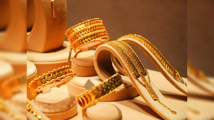 Gold prices fall