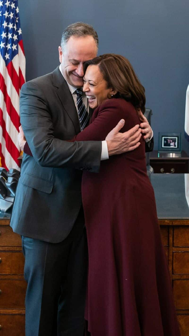 kamala harris and husband doug Emhoff love story start from blind date