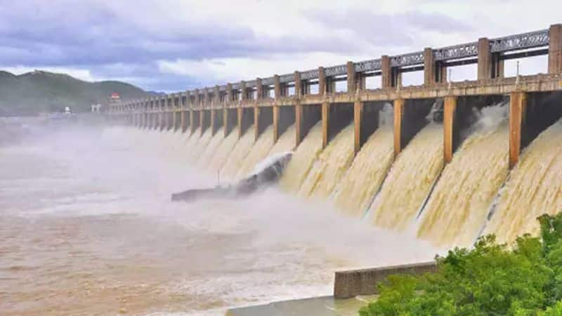 The Mettur dam is filling up fast as 1 50 lakh cubic feet of water is flowing into the Cauvery river KAK