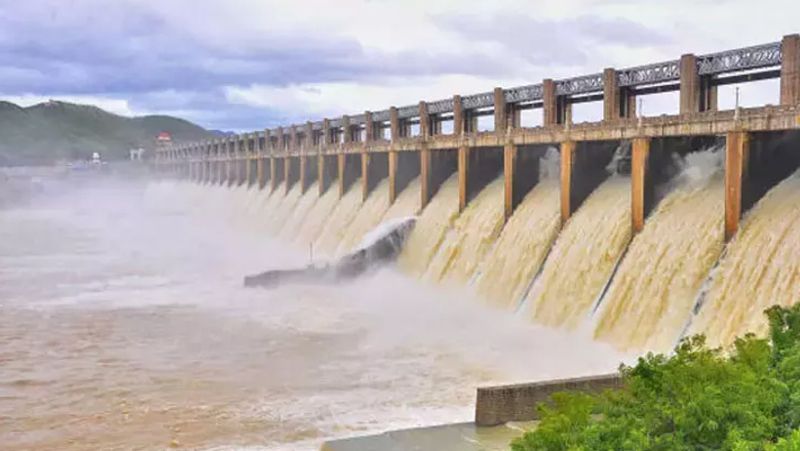 The amount of water coming into the Mettur Dam has reduced after the rains have subsided KAK