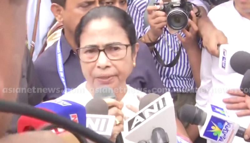 Mamata Banerjee walks out of NITI Aayog meeting says mic turned off