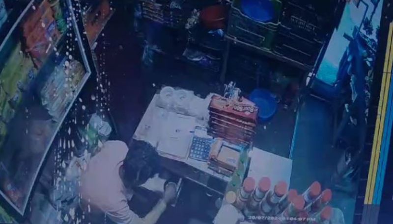 youth break into vegetable shop and steals money in broad daylight in Thrithala