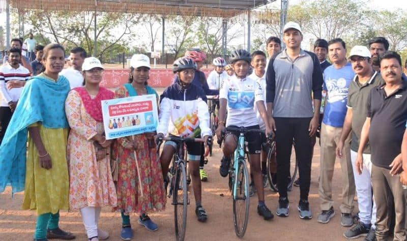 Siddipet Collector Mani Choudary Helping a Poor Telugu Student Secure an IIT Seat AKP