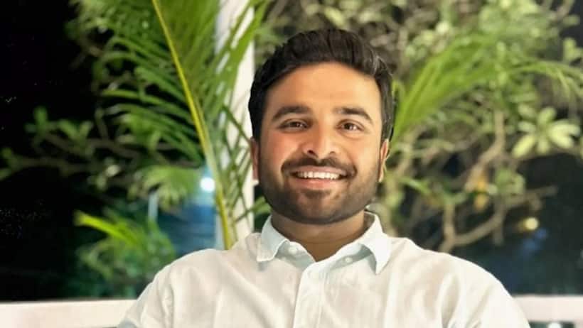 IAS Success Story: IIT IIM नहीं यहां से एजूकेशन...पहले IPS फिर बनें आईएएस, पहले अटेम्पट में क्रैक किया UPSC