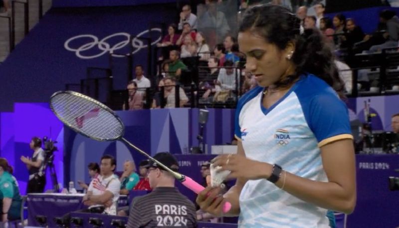 Indian Badminton Player PV Sindhu entered into next round after beat Maldives Players Fathimath Nabaaha Abdul Razzaqt in Group Stage rsk