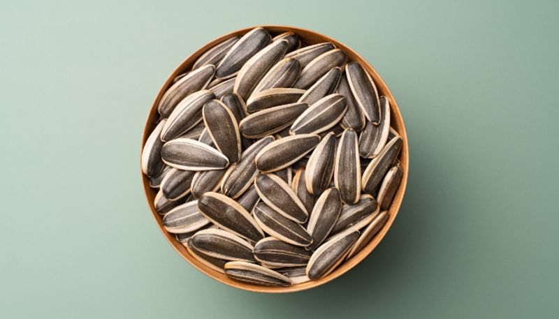 reasons to eat a spoonful of sunflower seeds everyday